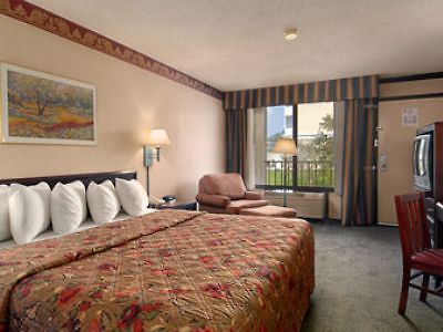 Days Inn Tallahassee Bilik gambar